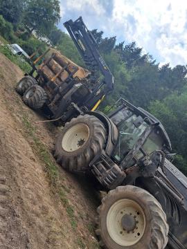 Forsttraktor VALTRA T193 | Forsttechnik | Holzverarbeitungs-Maschinen | KOMITrade s.r.o.